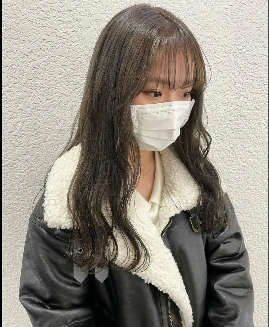 ロング カラー ブリーチ グレージュ オリーブグレージュ オリーブグレー 渋谷 留菜のヘアスタイル