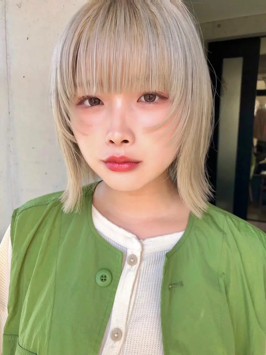 ミディアム カラー 顔周りカット 小顔カット トレンドヘア🌿 chinariのヘアスタイル