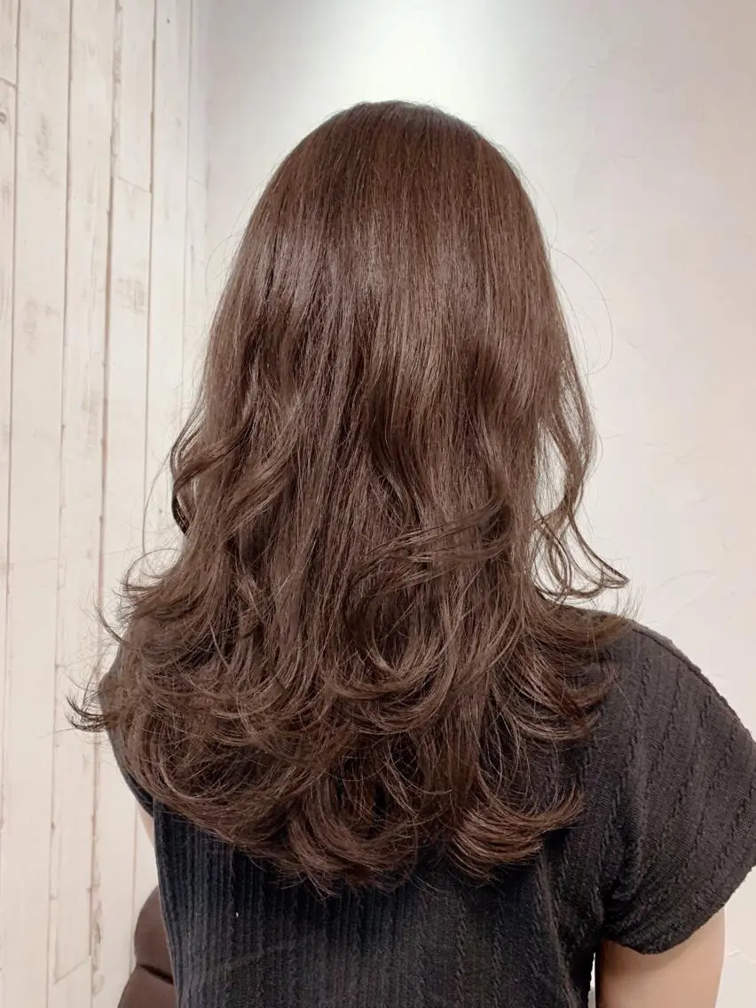 ロング カラー レイヤーカット 脇田 杏菜のヘアスタイル