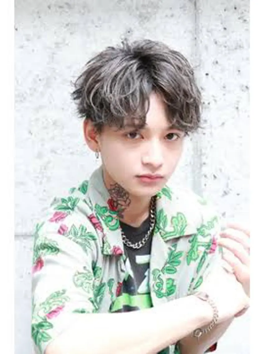 ミディアム メンズ 山﨑 愛也のヘアスタイル