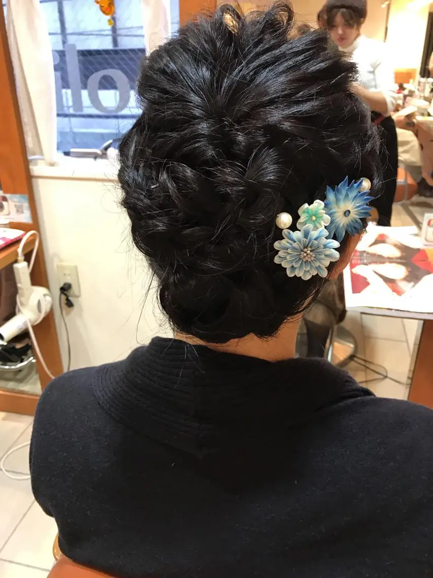 セミロング ヘアアレンジ 成人式 🪐脱白髪染め 🪐松尾菜々美のヘアスタイル