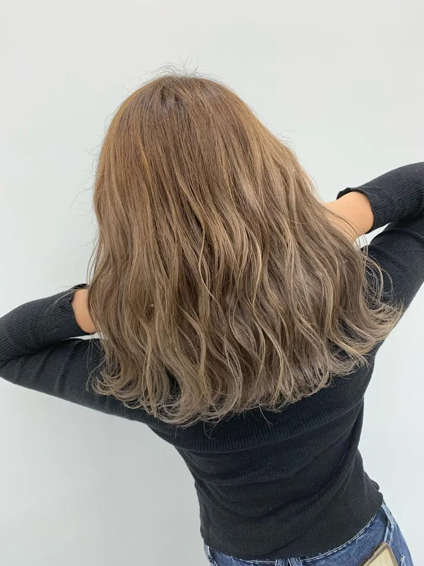 ミディアム ハイライト 山田 絵里菜のヘアスタイル
