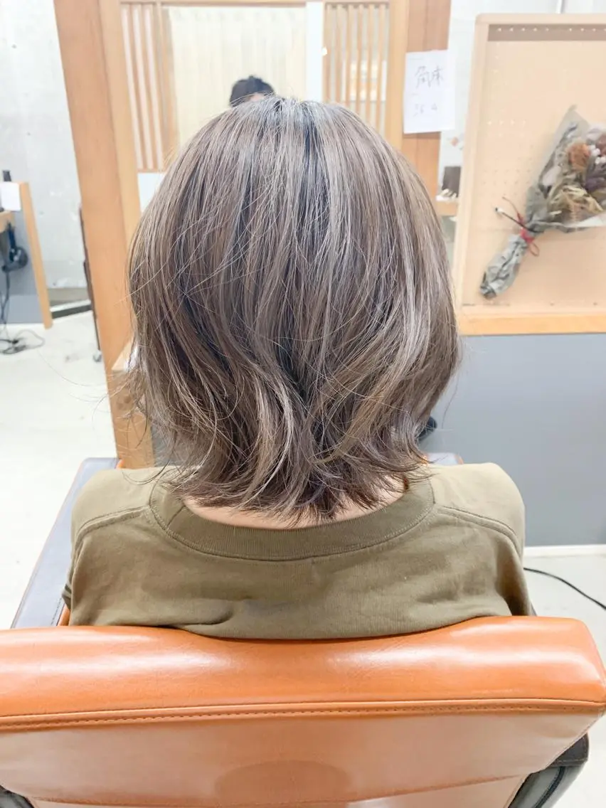 ミディアム カラー パーマ メンズ キッズ ネイル マツエク・マツパ センターパート メンズインナーカラー アディクシーカラー ボルドーカラー ダブルカラー カット ヘアカラー トリートメント 角床直哉 カラーカットNO 1のヘアスタイル