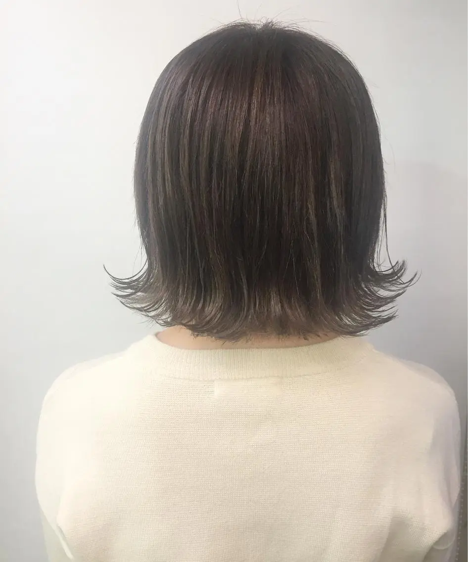 ミディアム カラー アッシュ ハイライトカラー ハイライト 齋藤 咲のヘアスタイル