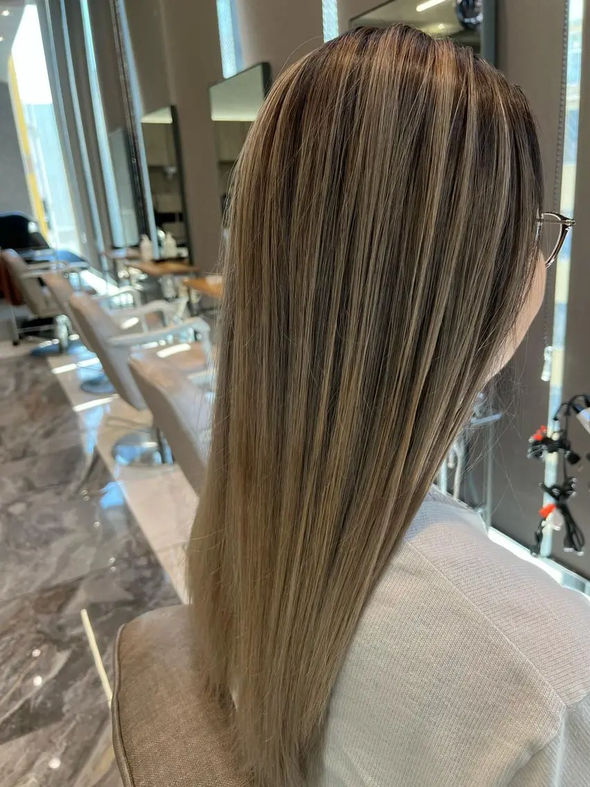 ロング カラー LucksiMie ginza 明松のヘアスタイル