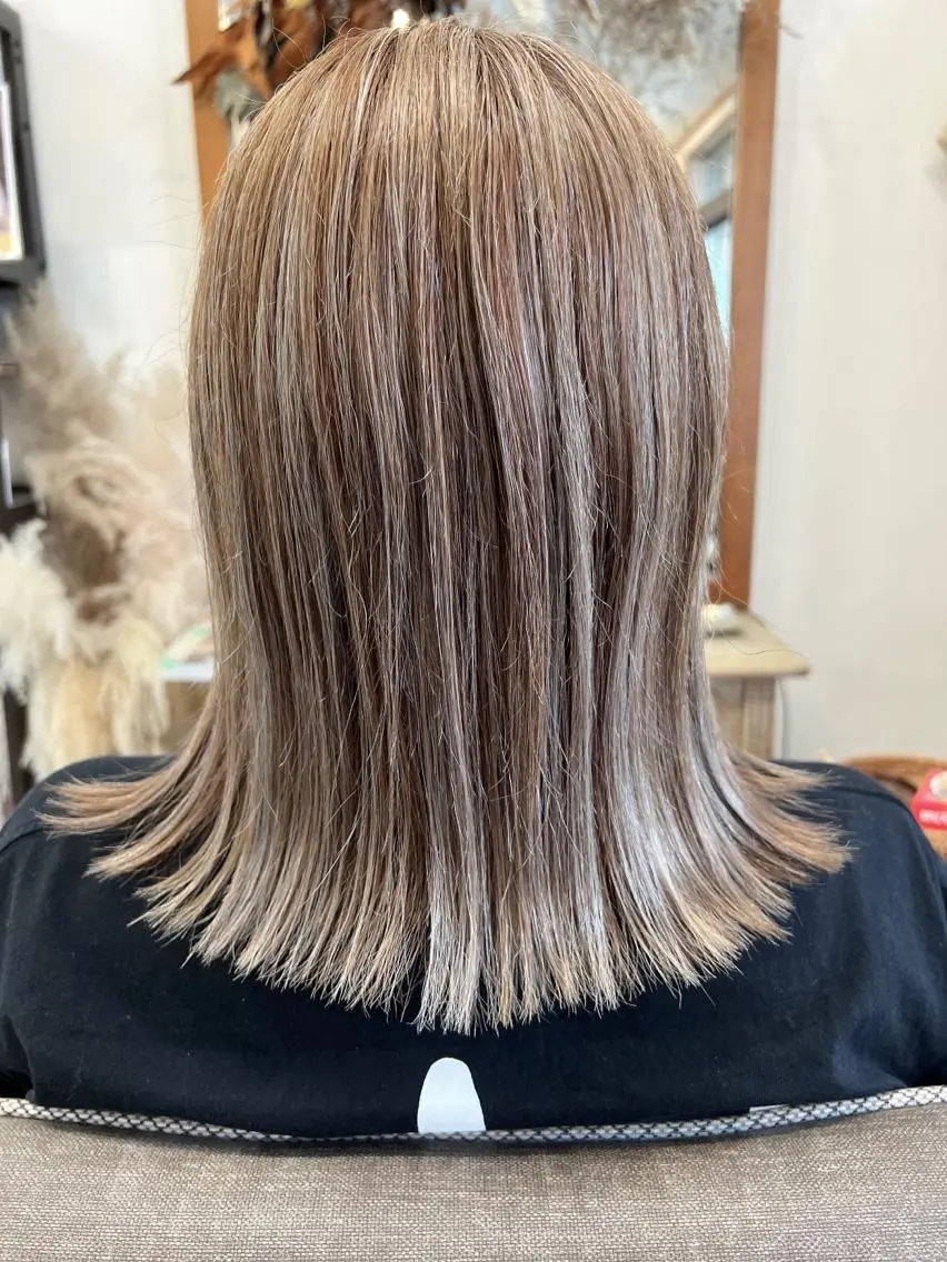 ミディアム カラー ベージュカラー ホワイトベージュ hair works raptureのヘアスタイル