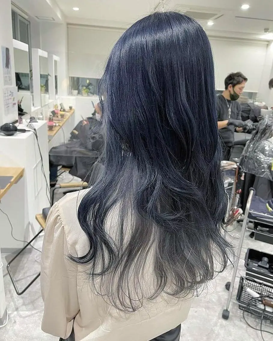 ロング カラー グレージュ RU RIのヘアスタイル