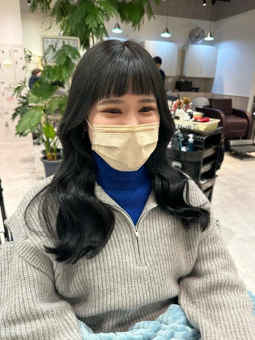 セミロング カラー ヘアカラー トリートメント レイヤー/顔まわり カット/地毛風カラーのヘアスタイル