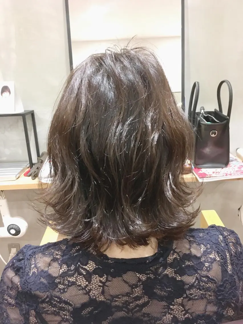 ミディアム カラー ヘアアレンジ 栗林 実莉のネイルデザイン