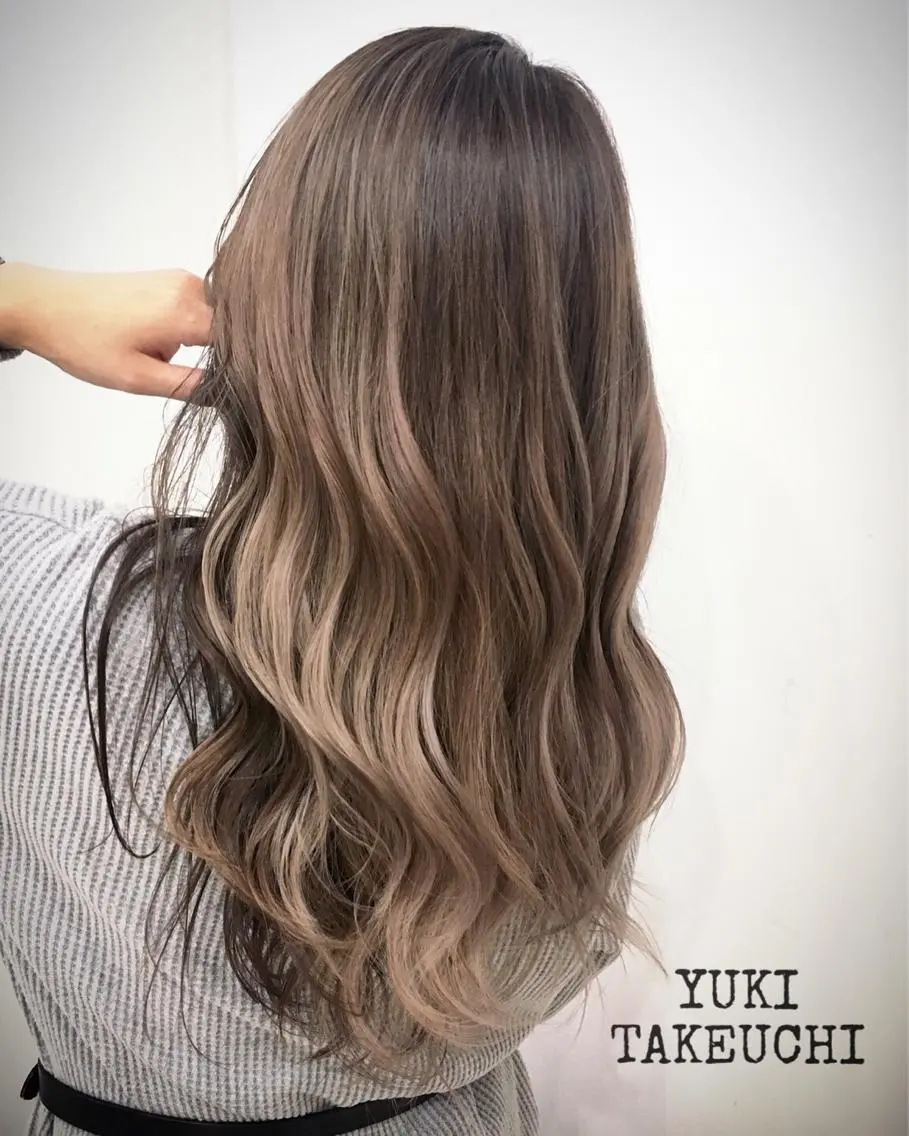 ロング カラー バレイヤージュ デザインカラー ハイライトカラー ハイライト レイヤーカット 武内 由貴のヘアスタイル