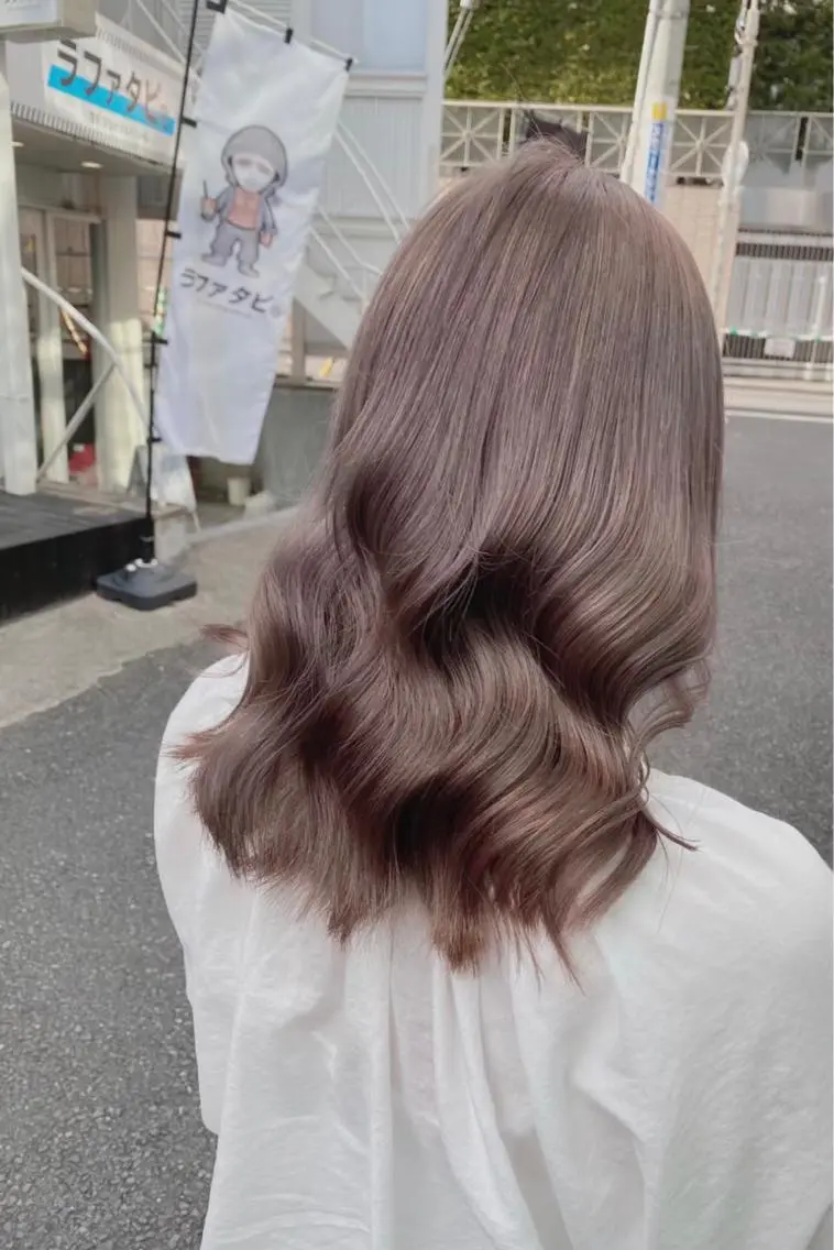 セミロング カラー アッシュ ベージュカラー ブリーチ ダブルカラー グレージュ ハイトーン特化💍 chloe💍韓国のヘアスタイル