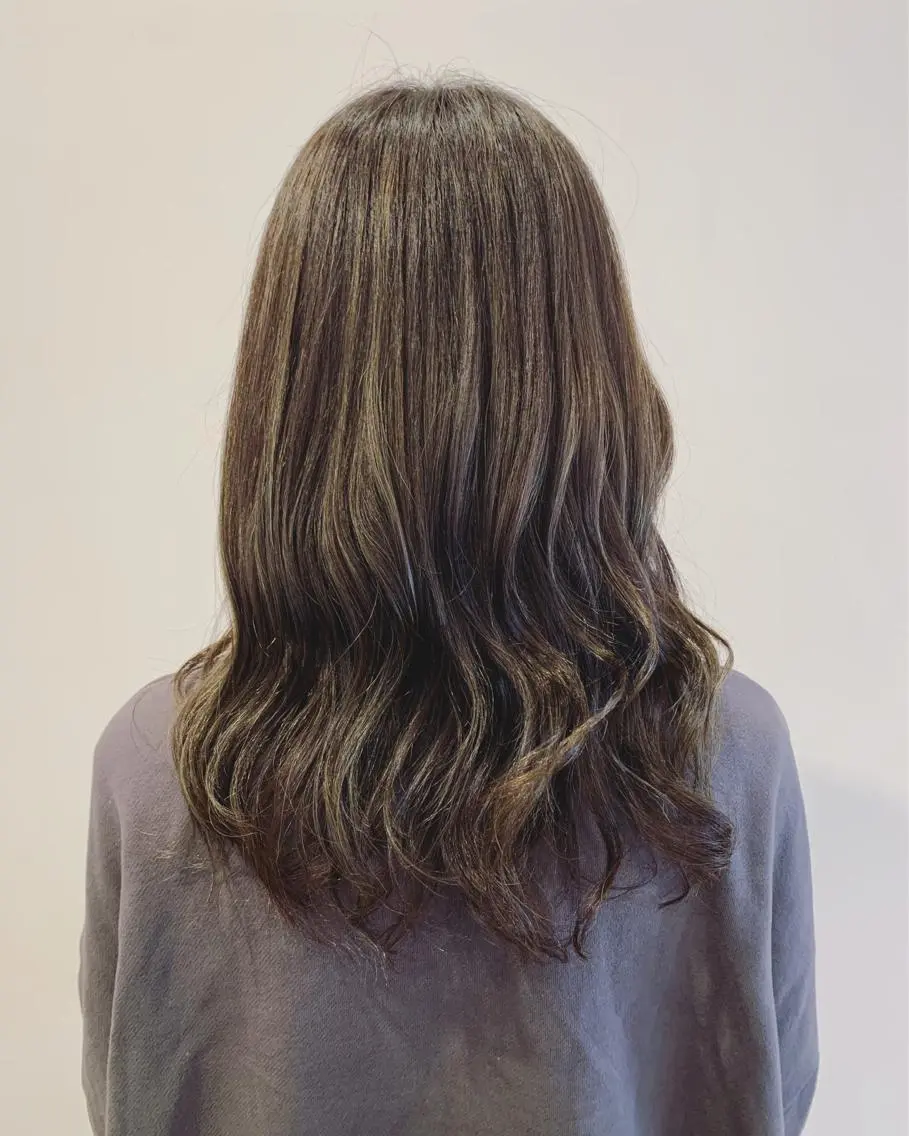 セミロング カラー ハイライトカラー ハイライト 多田 彩香のヘアスタイル