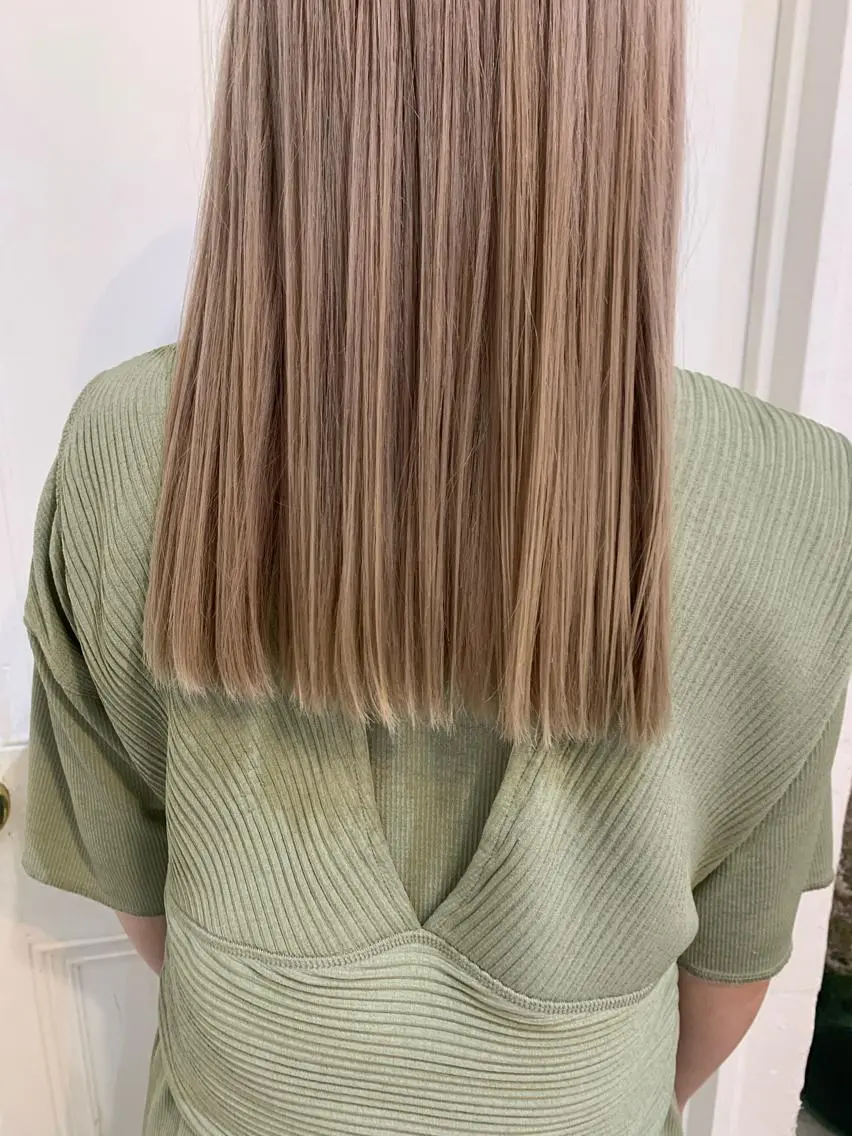 ロング カラー wakana/ 柔らかベージュカラーのヘアスタイル