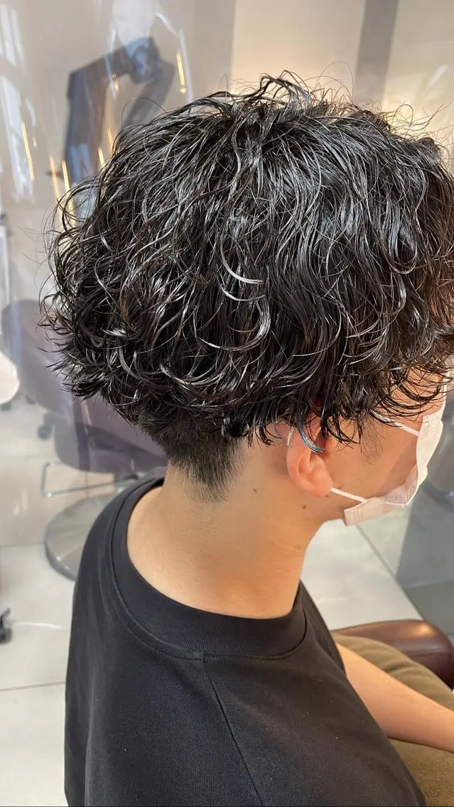 ミディアム カラー パーマ ヘアアレンジ メンズ ミディアムパーマ メンズパーマ 波巻きパーマ SHUN メンズパーマのヘアスタイル