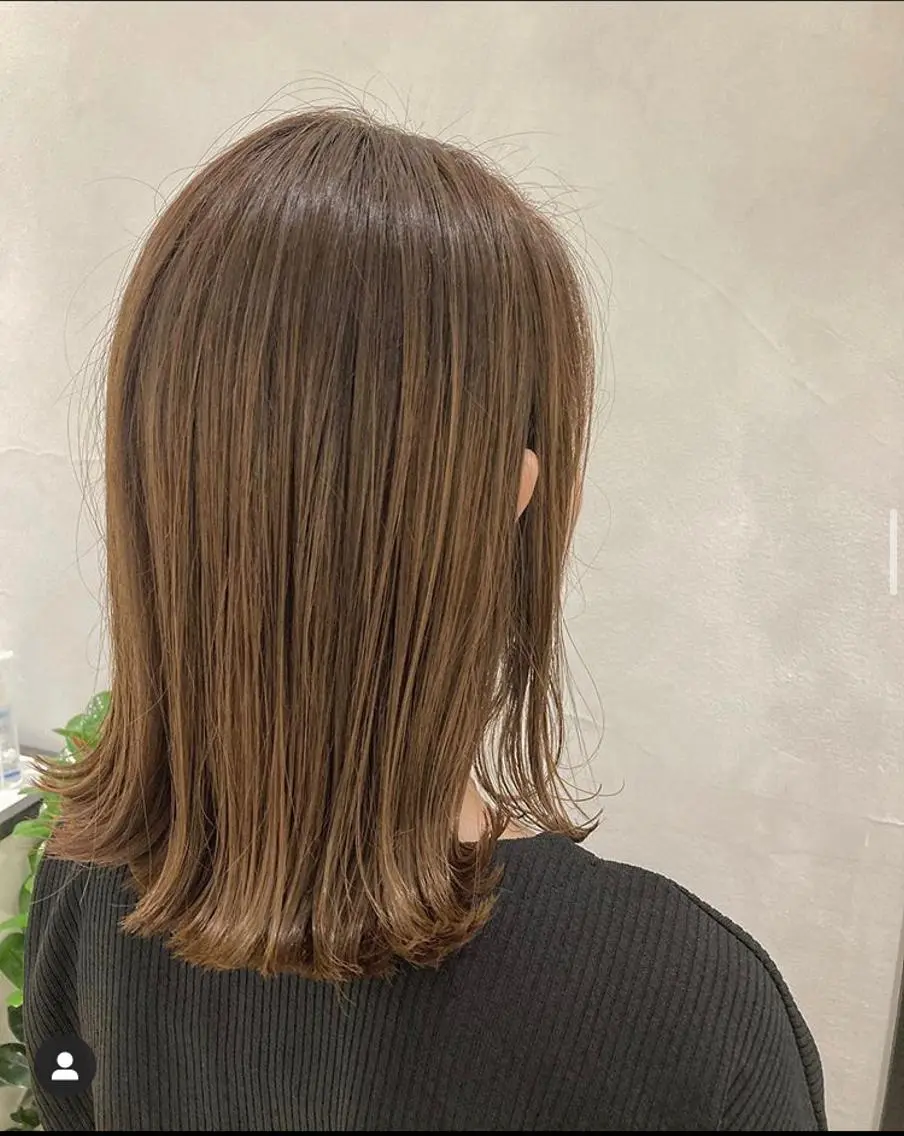 ミディアム カラー ヘアアレンジ ミディアムレイヤー 顔周りカット レイヤーカット 外ハネヘア エグチ アキラのヘアスタイル