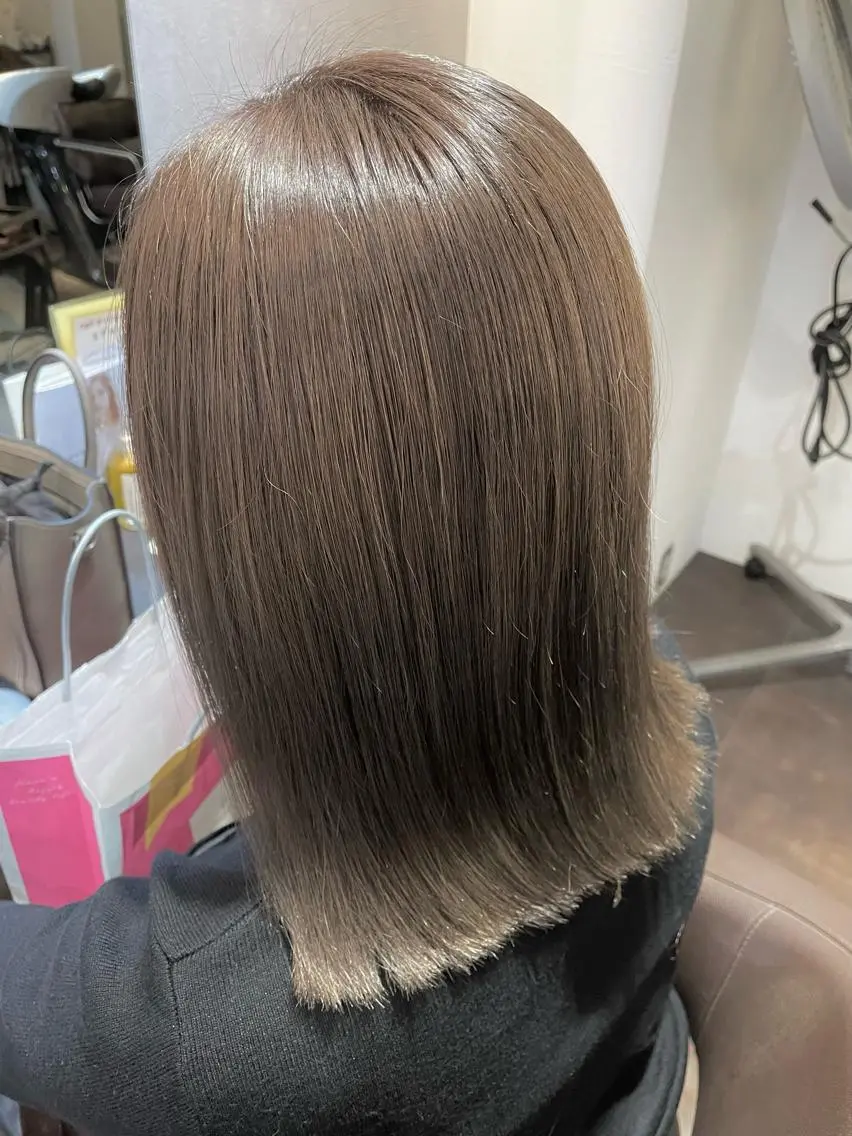 ミディアム カラー ベージュカラー ブリーチ ハイライトカラー ハイライト 💎赤み消しカラー 特化型デザイナー💎のヘアスタイル