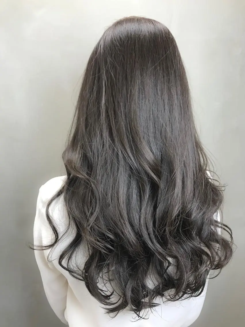ロング カラー ベージュカラー イルミナカラー オリーブベージュ 【透明感、艶髪】西村 有司のヘアスタイル