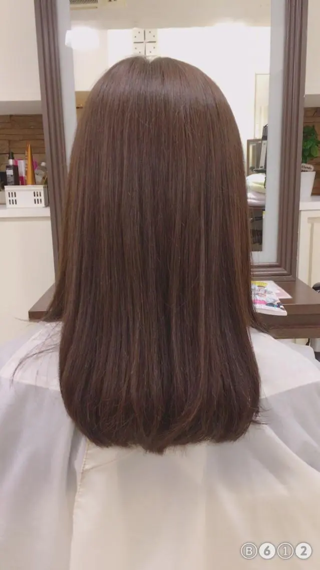 ミディアム カラー 顔周りの垢抜けヘア 立山あいりのヘアスタイル