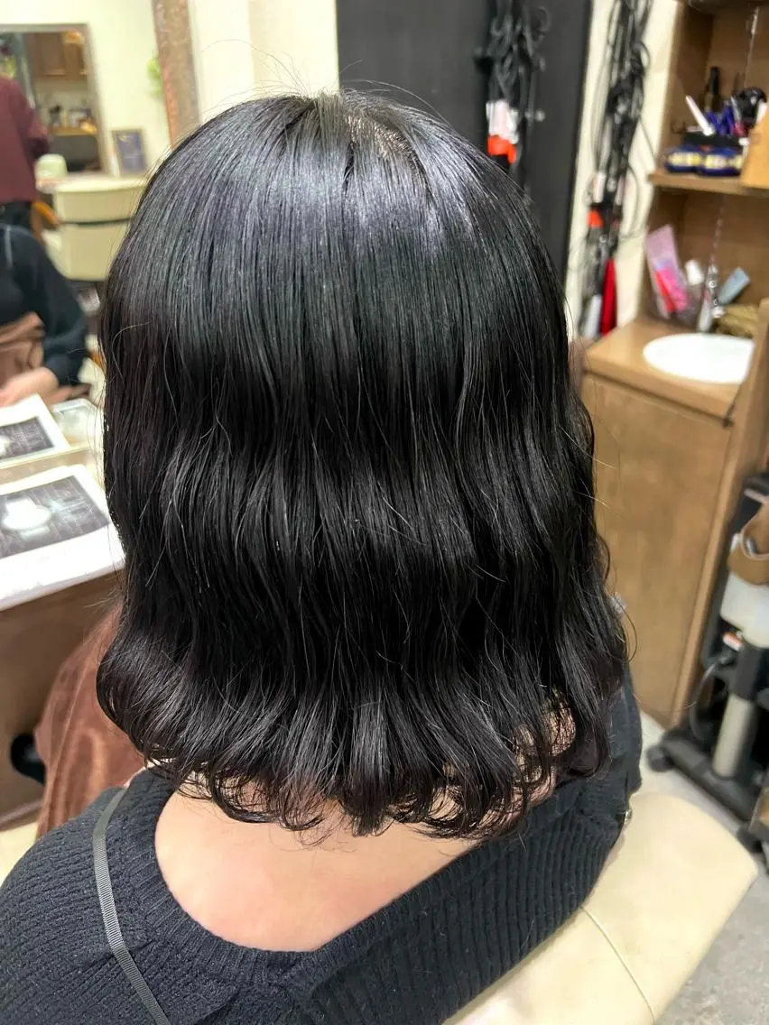 ミディアム カラー 黒髪 ブルーカラー ブルーブラック ボブ カット ヘアカラー 高橋 葵のヘアスタイル