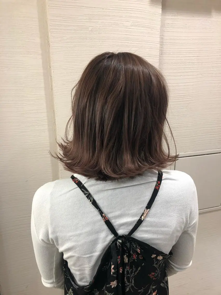 ミディアム カラー 切りっぱなしボブ ブラウンカラー グラデーションカラー ハイトーンカラー ピンクカラー レイヤーカット 早崎太生のヘアスタイル