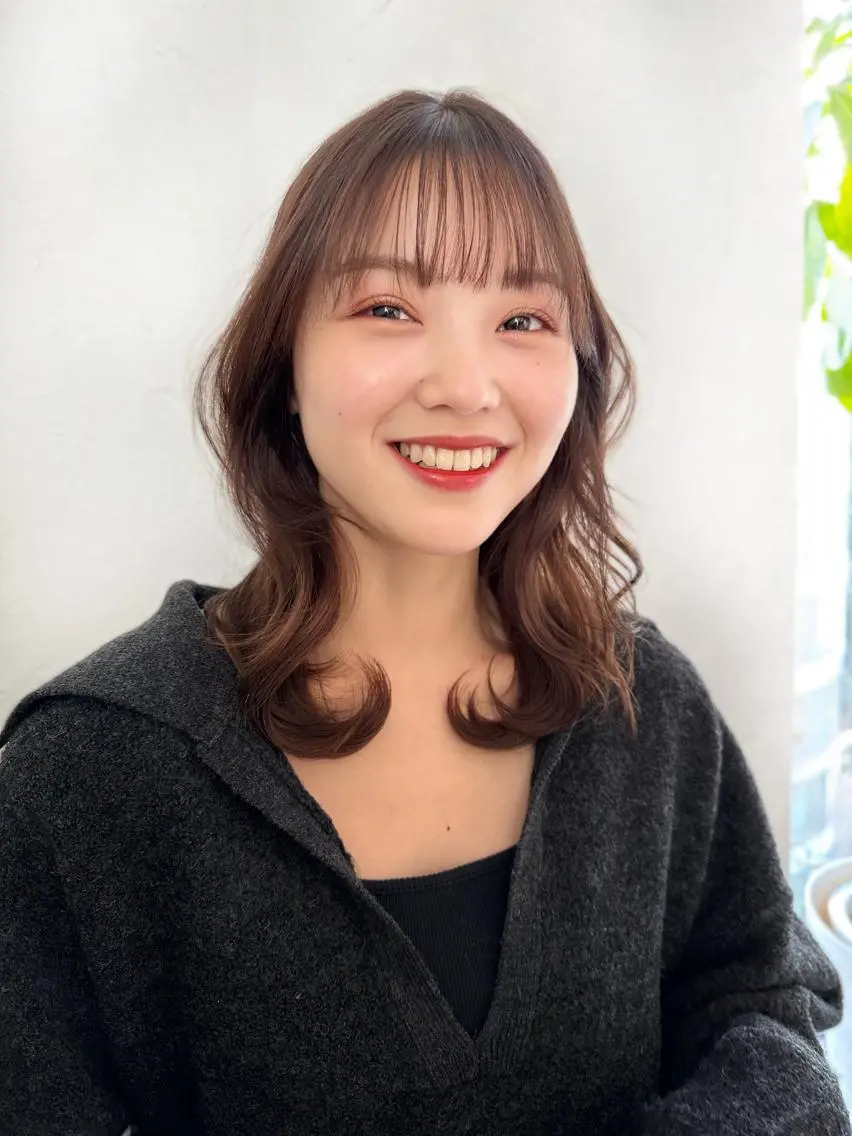 ミディアム カット 大人レイヤー×艶髪 小久保 春暁のヘアスタイル
