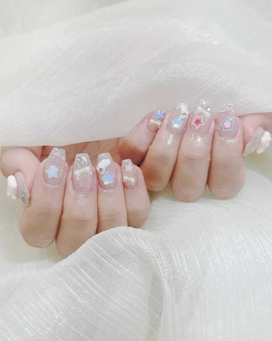 ネイル チークネイル ドット フレンチネイル キラキラネイル 韓国ネイル ハンドネイル Speraネイル 大宮店🎀のネイルデザイン