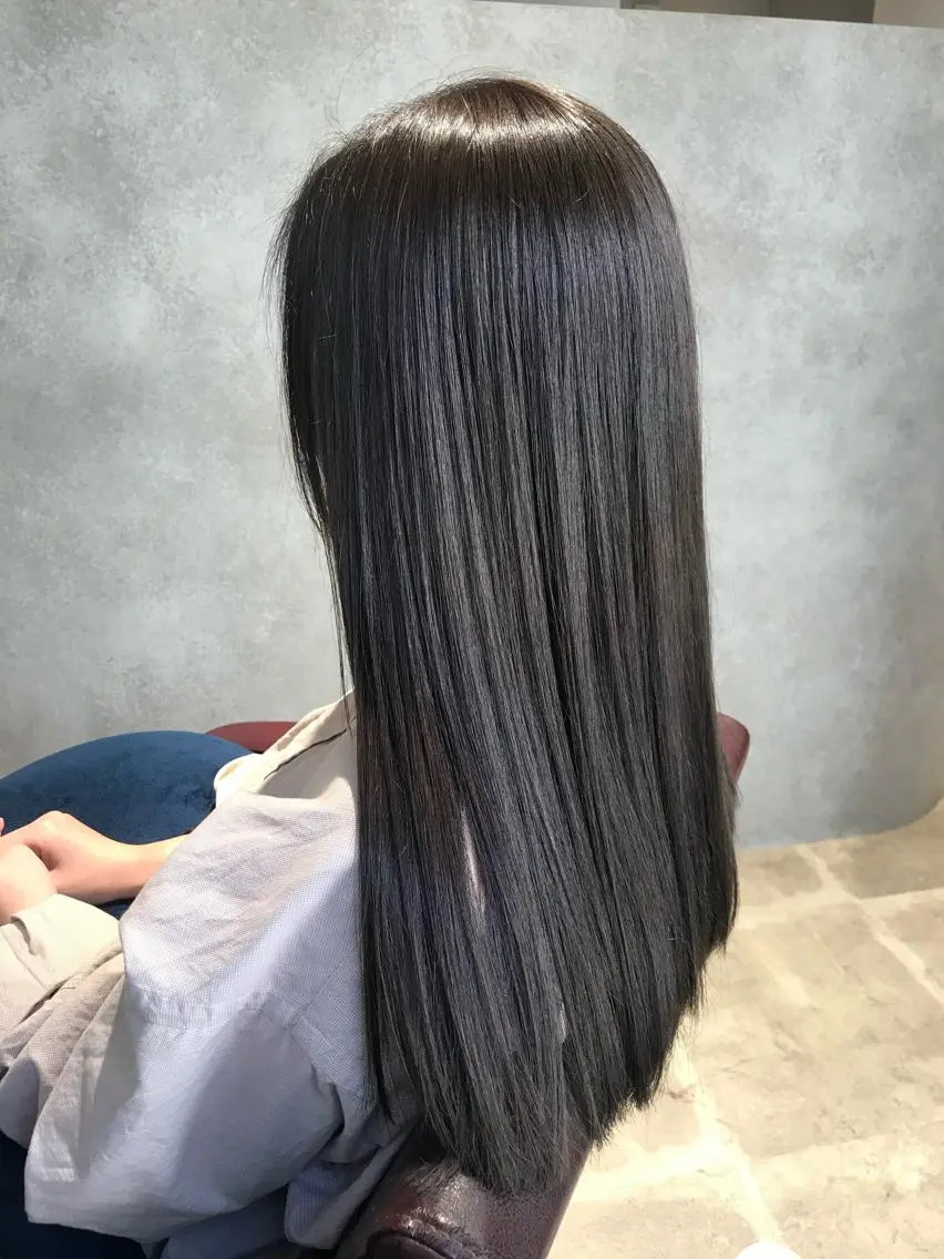 ロング カット 縮毛矯正 髪質改善✨透明感カラ ー🌈シエルブルーのヘアスタイル