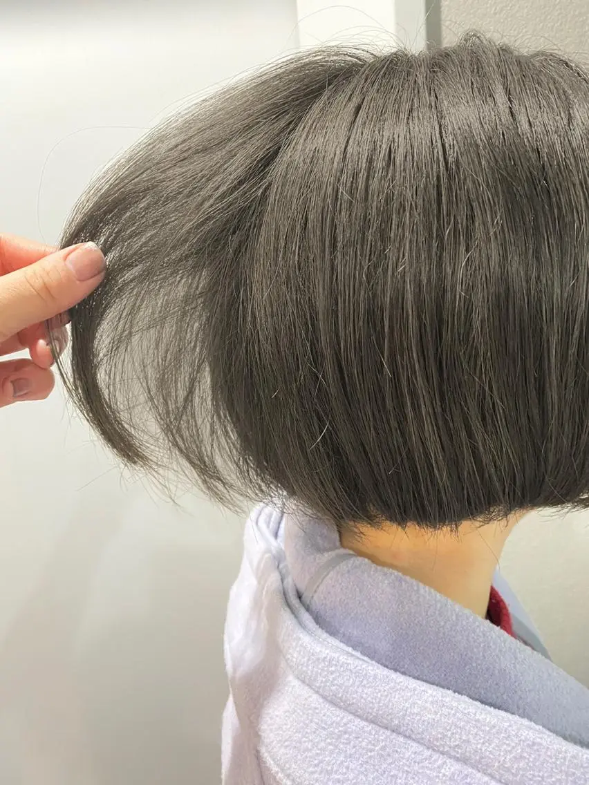 ショート カラー ブリーチ シルバー moanin モーニンのヘアスタイル
