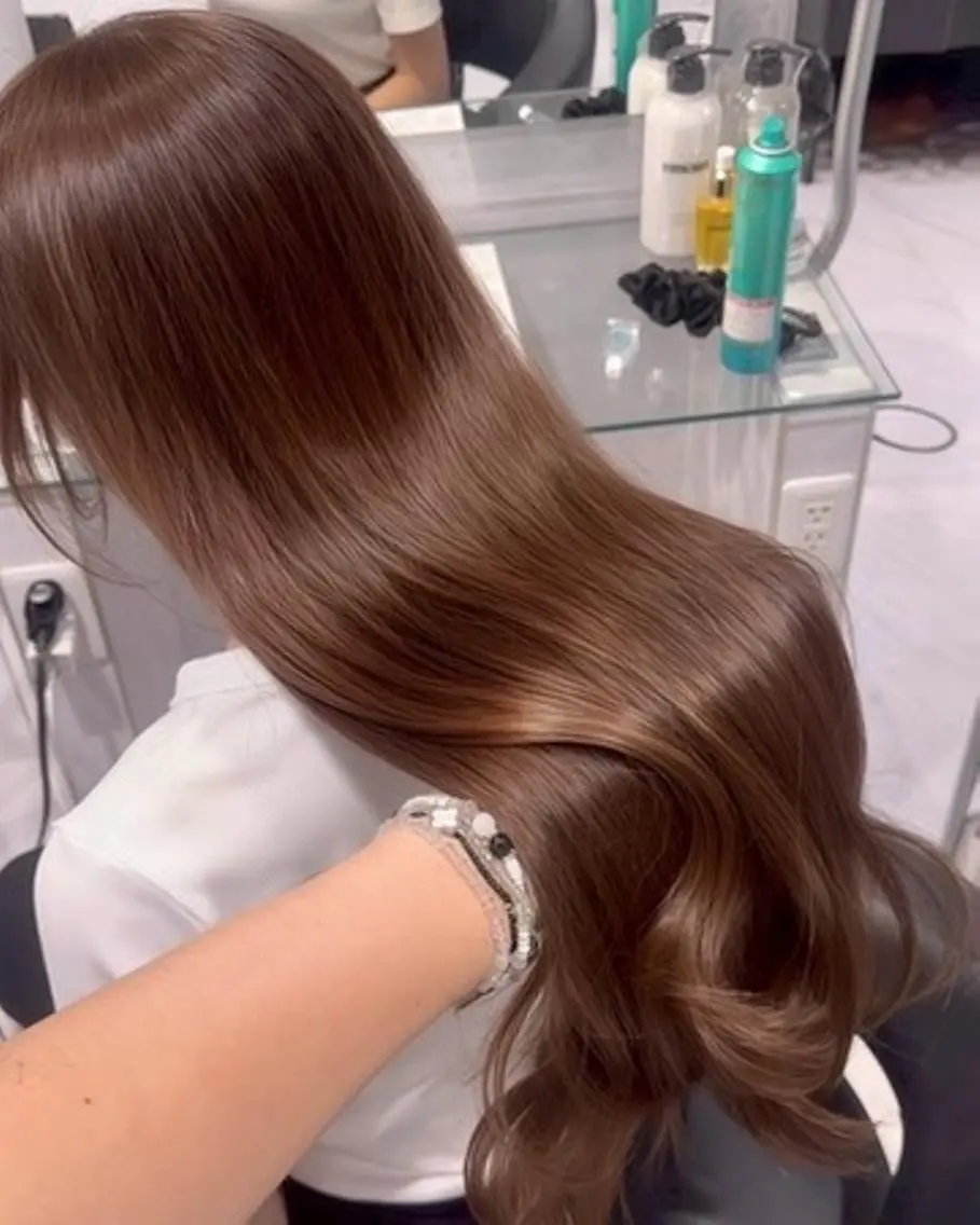カラー 韓国風トレンド🩶 レイヤースタイルのヘアスタイル