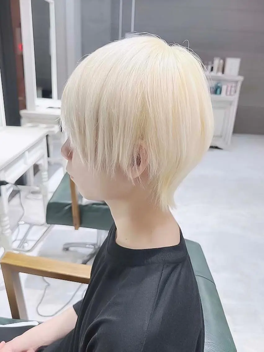 カラー メンズ メンズブリーチ メンズハイトーン メンズウルフカット ブリーチ ブロンド DAYS Men’sのヘアスタイル