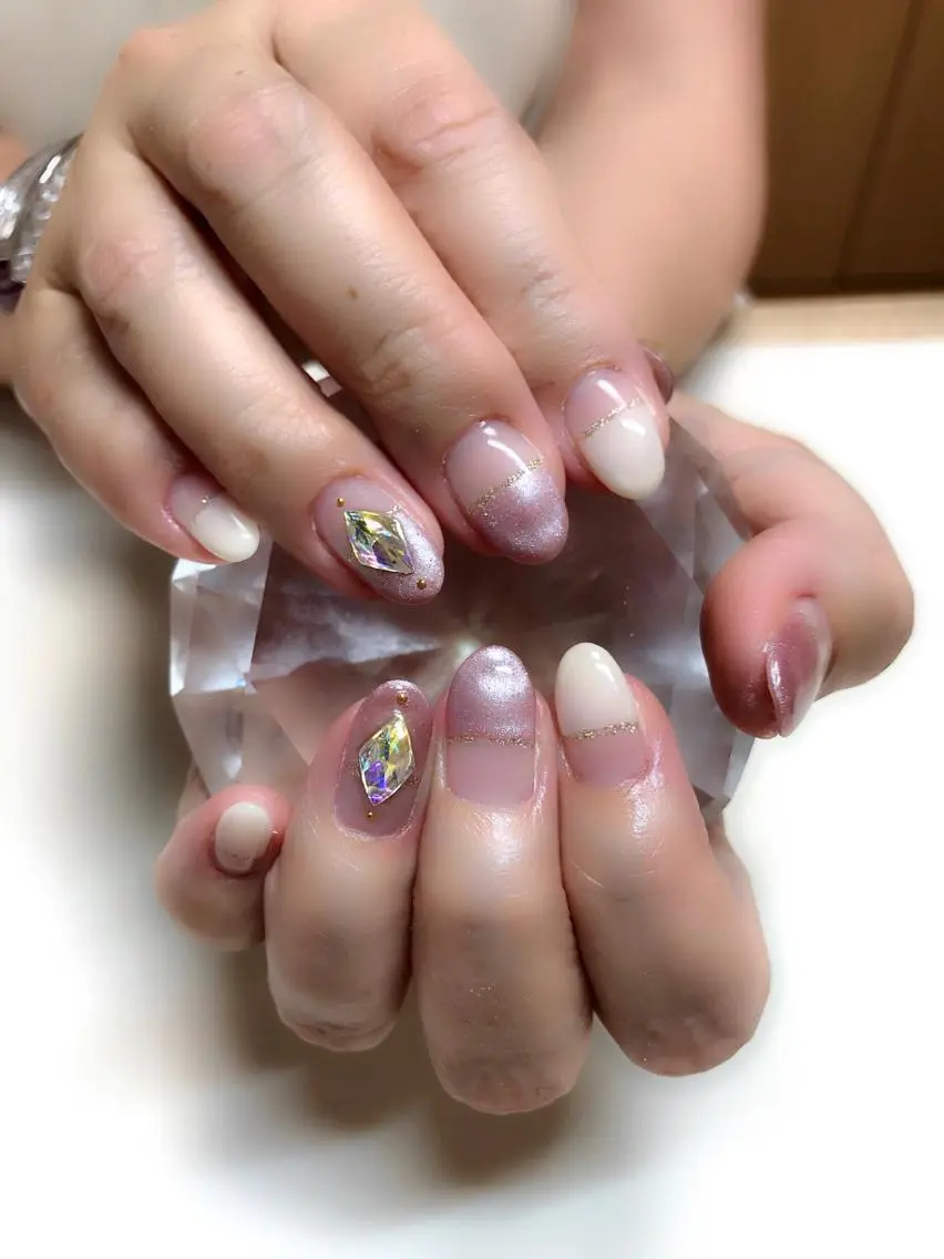 ネイル キラキラネイル ストーンネイル ハンドネイル 'mm  (ミリ) ＭＡＮＡＭＩのネイルデザイン