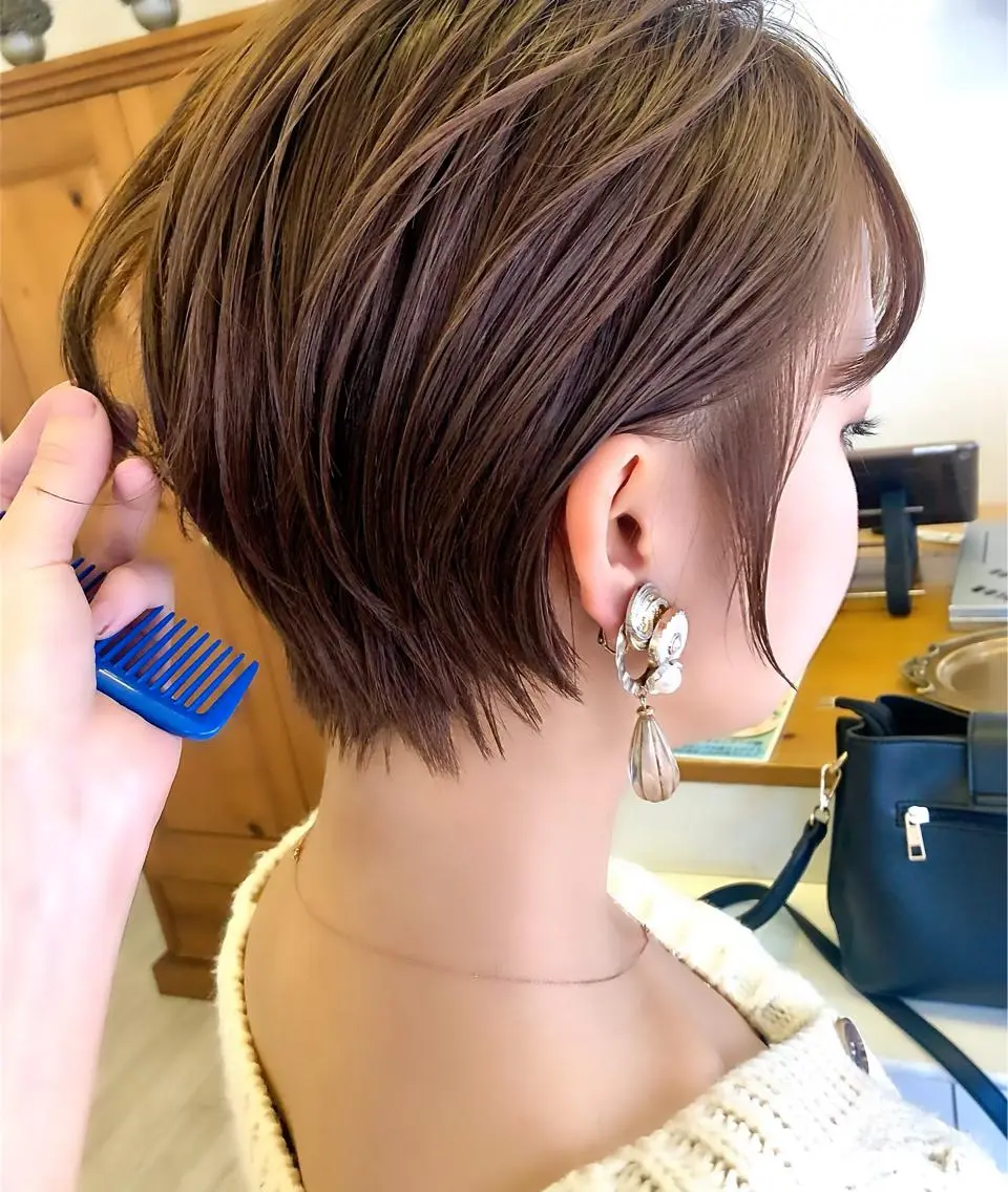 ショート カラー カット インナーカラー 推し ブリーチ  髪質改善のヘアスタイル