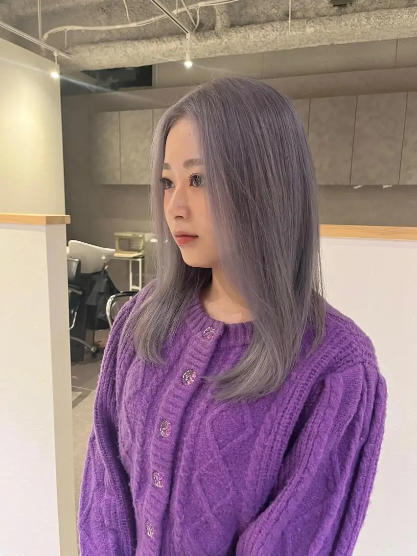 ミディアム カラー ハイトーンカラー シルバー カット ヘアカラー トリートメント 桃果 momokaのヘアスタイル