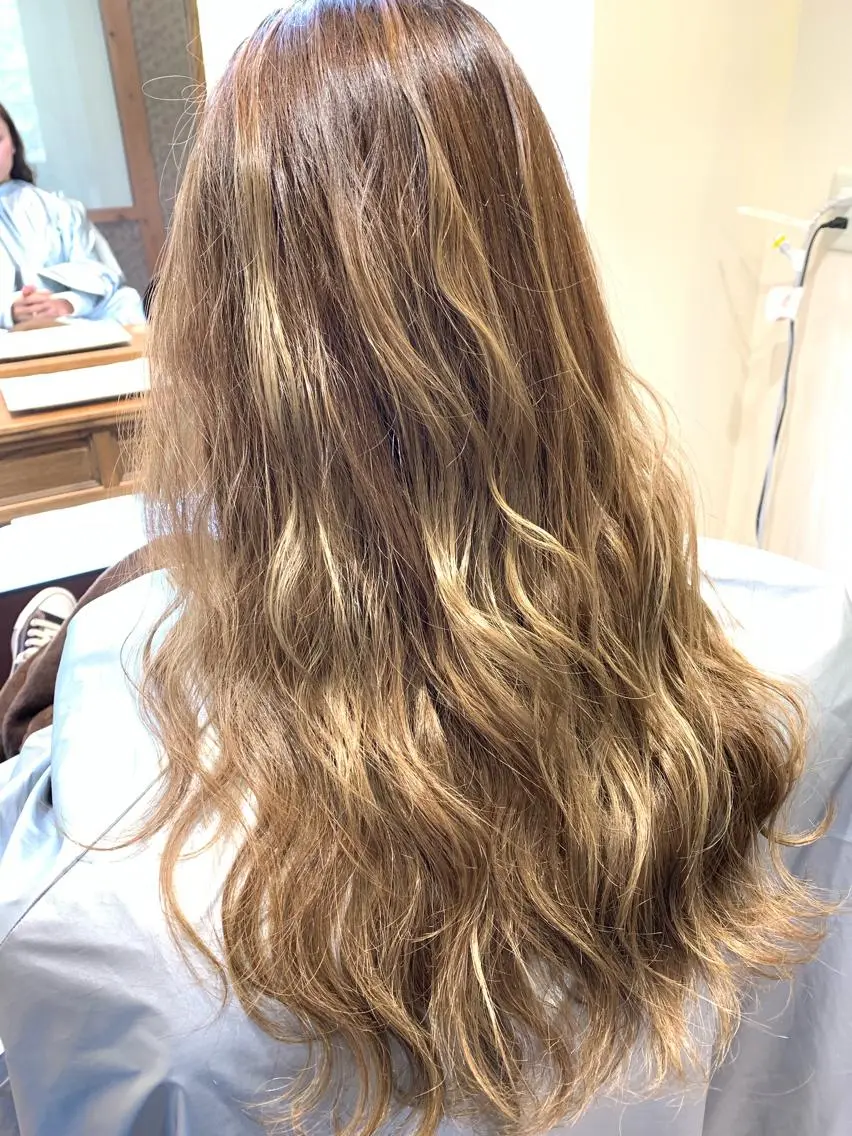 ロング カット ヘアカラー トリートメント ハイトーン得意😍 Lumiereのヘアスタイル