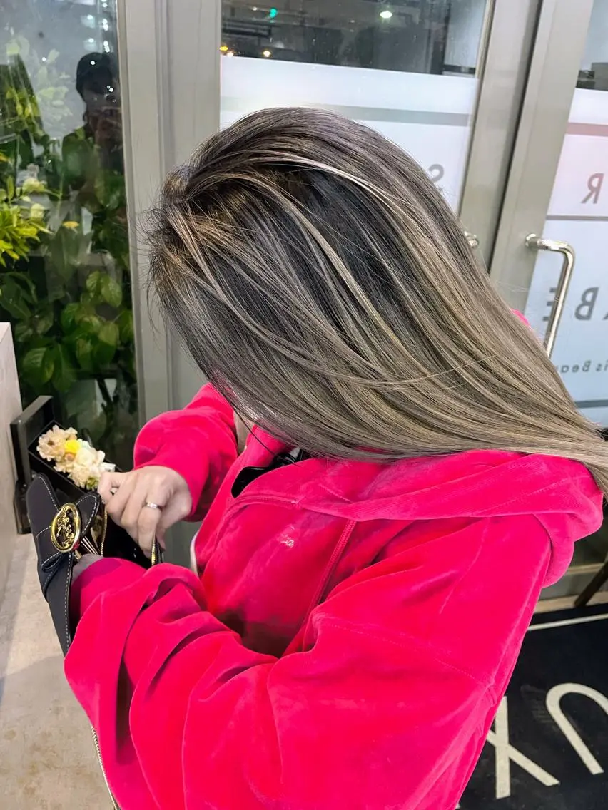 ロング カラー ブリーチ ヘアカラー LUXBE LUCE ひなののヘアスタイル