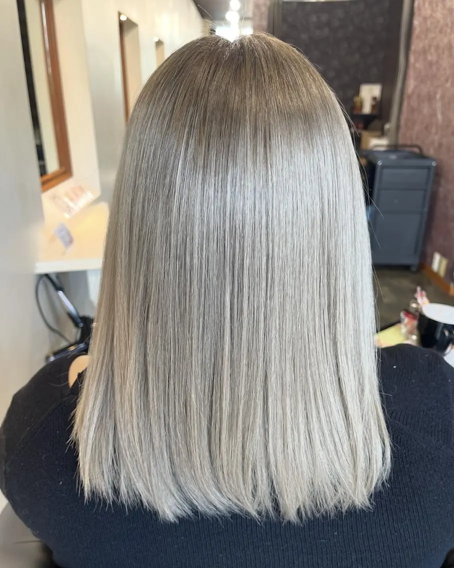 セミロング スタッフ1 アシスタントのヘアスタイル