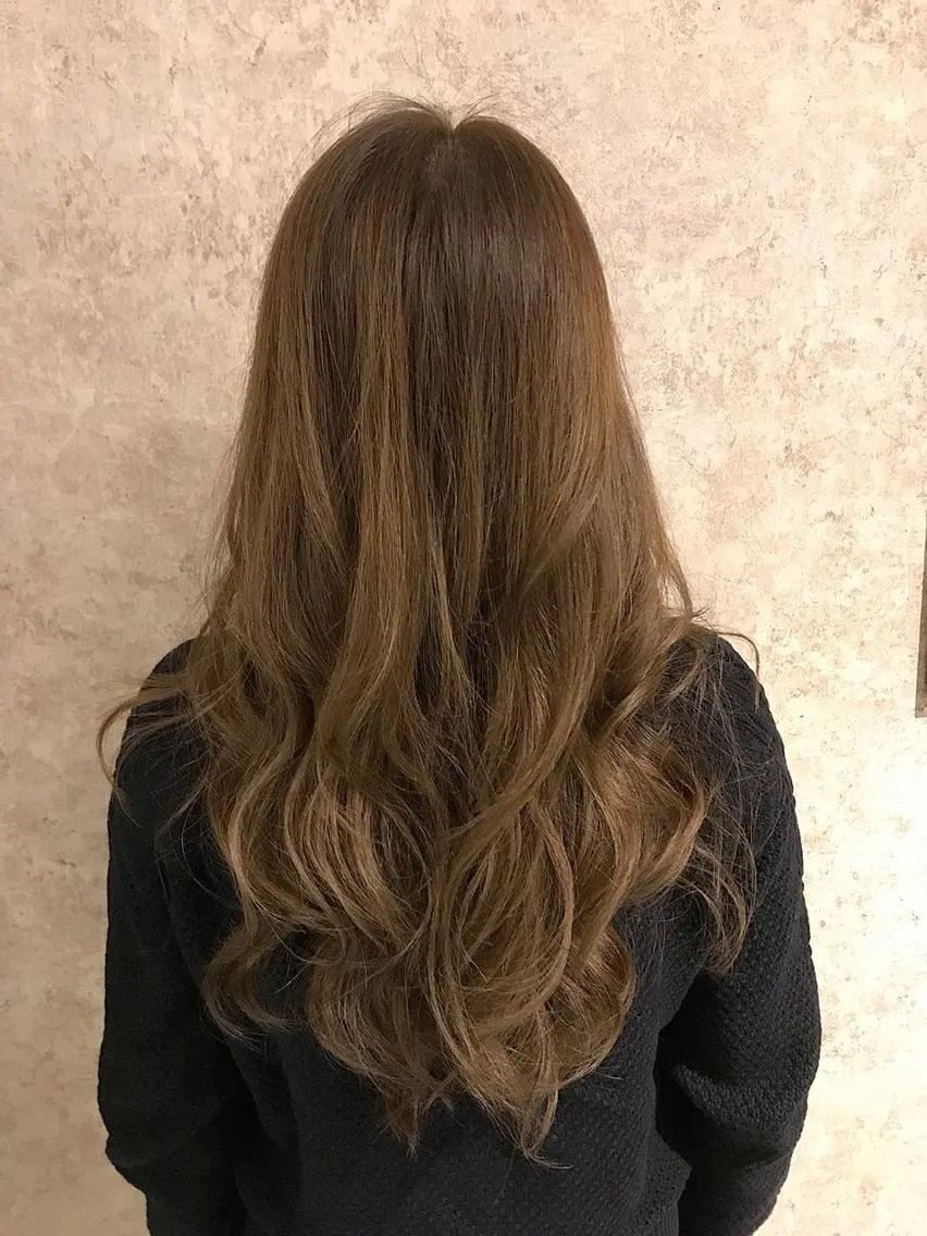 ミディアム カラー パーマ レイヤーカット 早崎太生のヘアスタイル