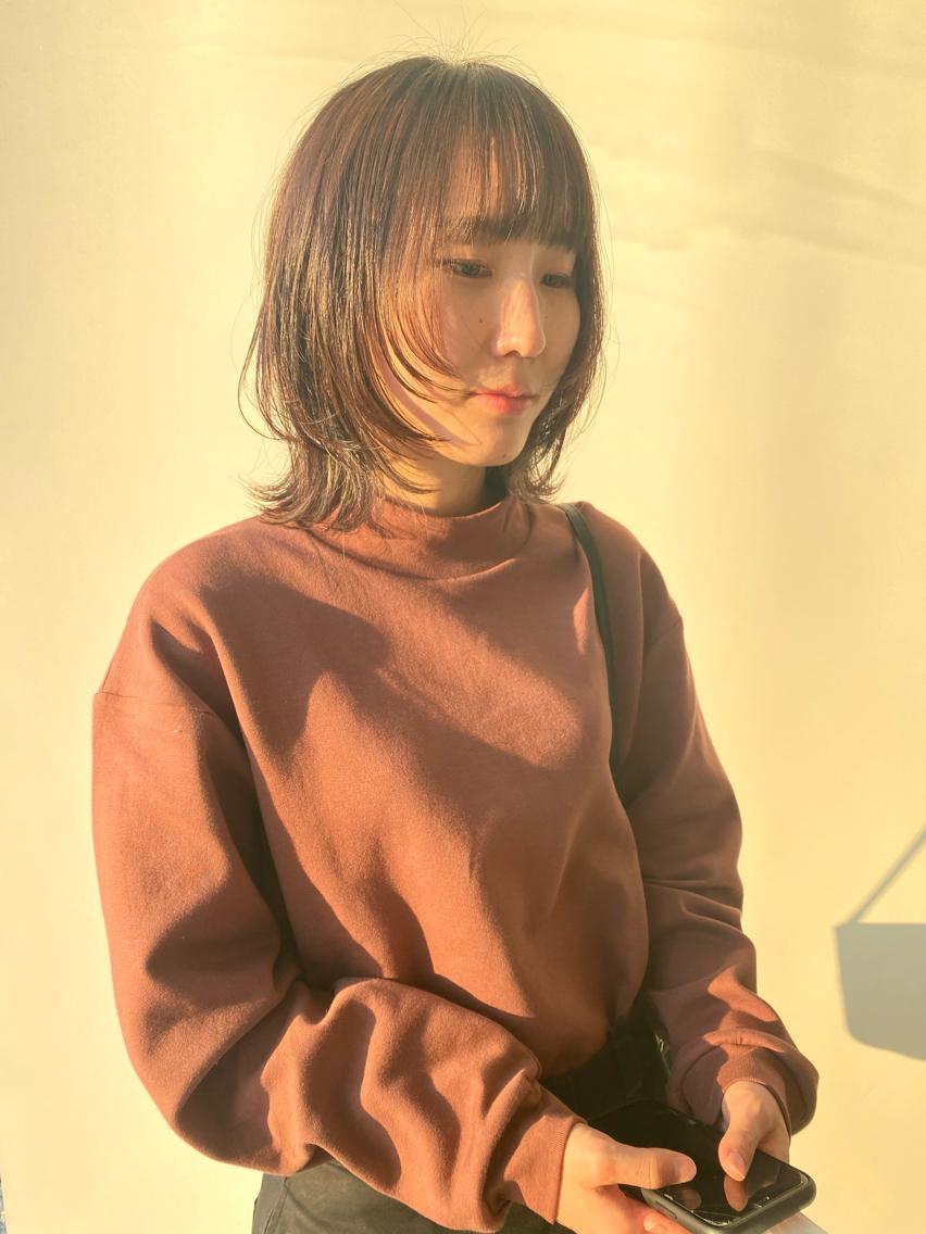 ミディアム レイヤーカット ウルフカット ウルフレイヤー カット ヘアカラー 横地 凌のヘアスタイル