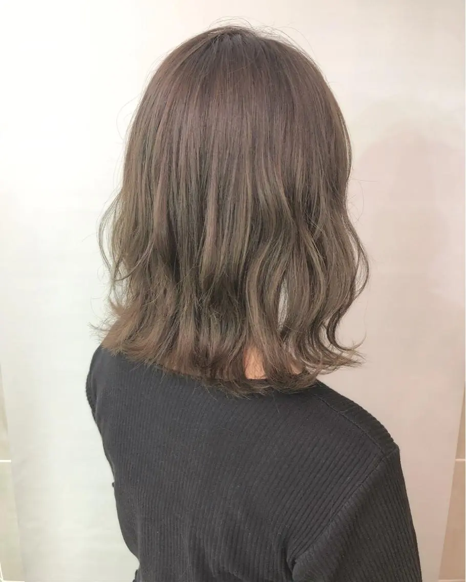 ミディアム カラー ベージュカラー ハイライトカラー ハイライト 齋藤 咲のヘアスタイル