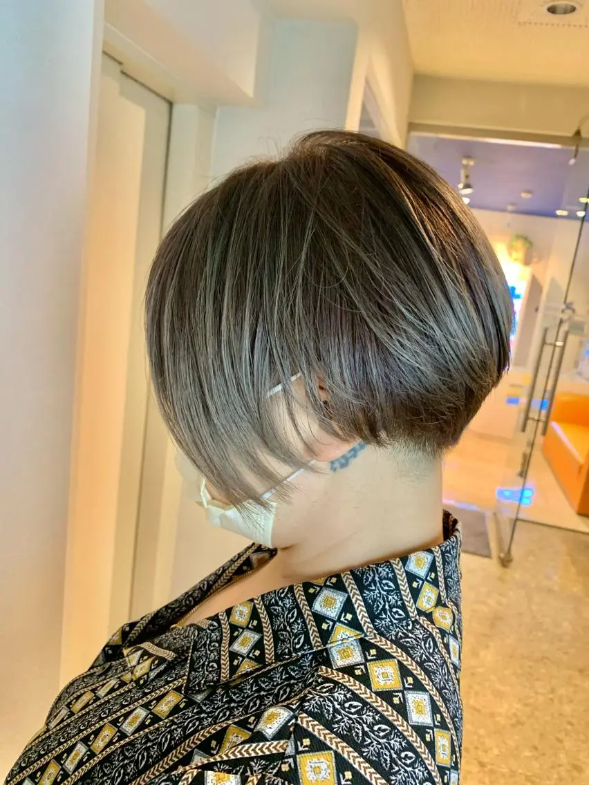 ショート カラー ヘアカラー うしだ かおるのヘアスタイル