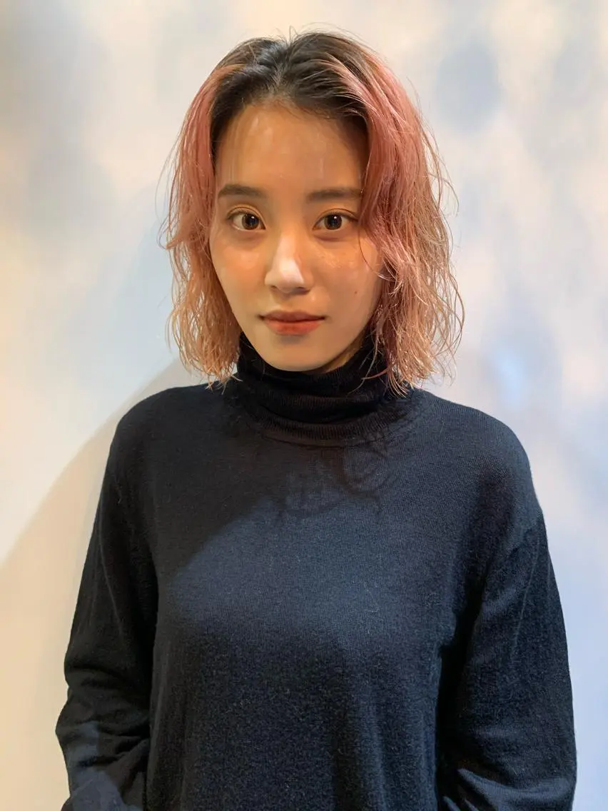 ミディアム メンズ メンズハイトーン カット ヘアカラー ウルフ、レイヤー 、メンズカットSHOのヘアスタイル
