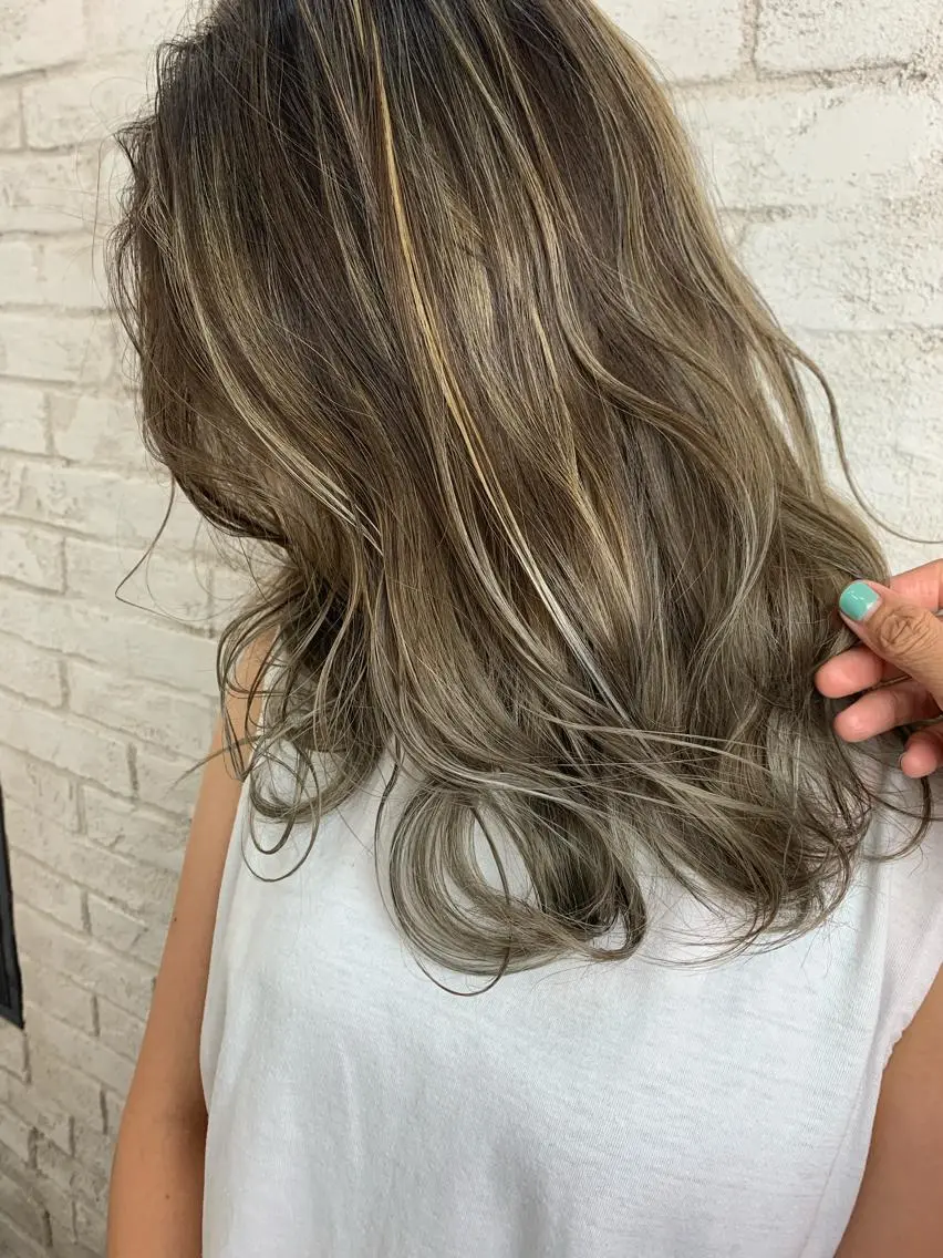 ミディアム ヘアカラー 🌈ハイライトカラー 🌈naokoのヘアスタイル