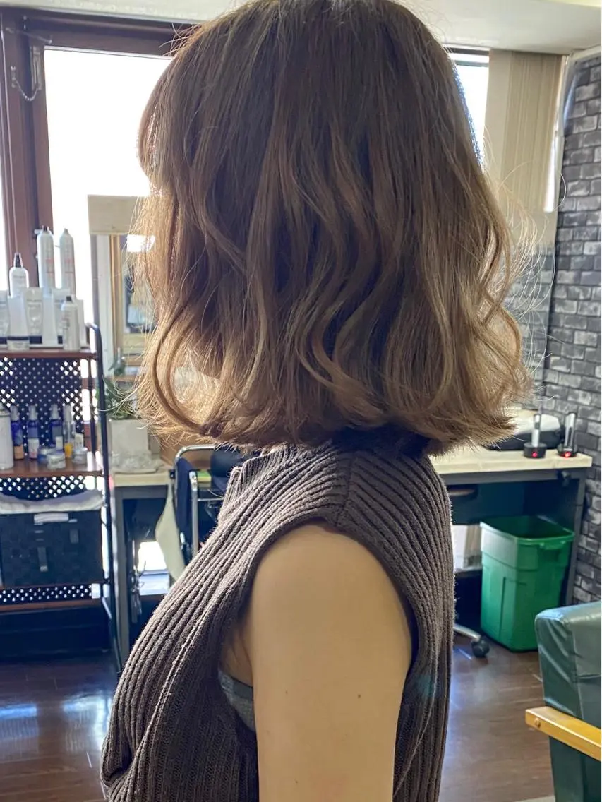 ミディアム カラー ベージュカラー ブリーチ カット ヘアカラー トリートメント ヘッドスパ 髪質改善ハッシュフェ イスレイヤーYASUのヘアスタイル