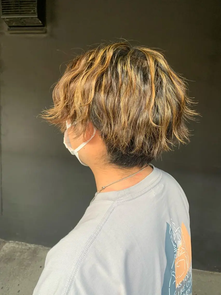 ショート カラー メンズ メンズハイライト ハイライトカラー ハイライト ヘアカラー MARKA 🫧 YUKAのヘアスタイル