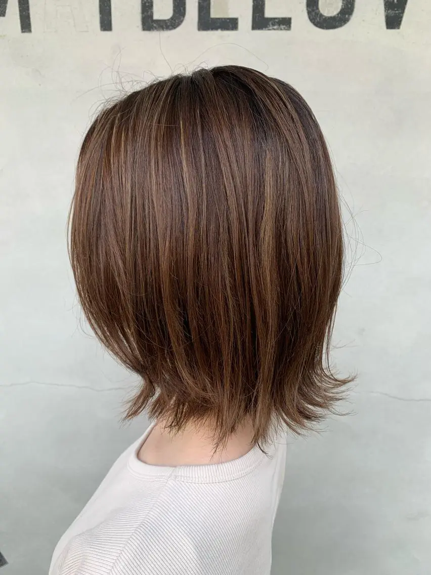 ミディアム カット ヘアカラー ︎︎🧸 ユリ ︎︎🧸のヘアスタイル