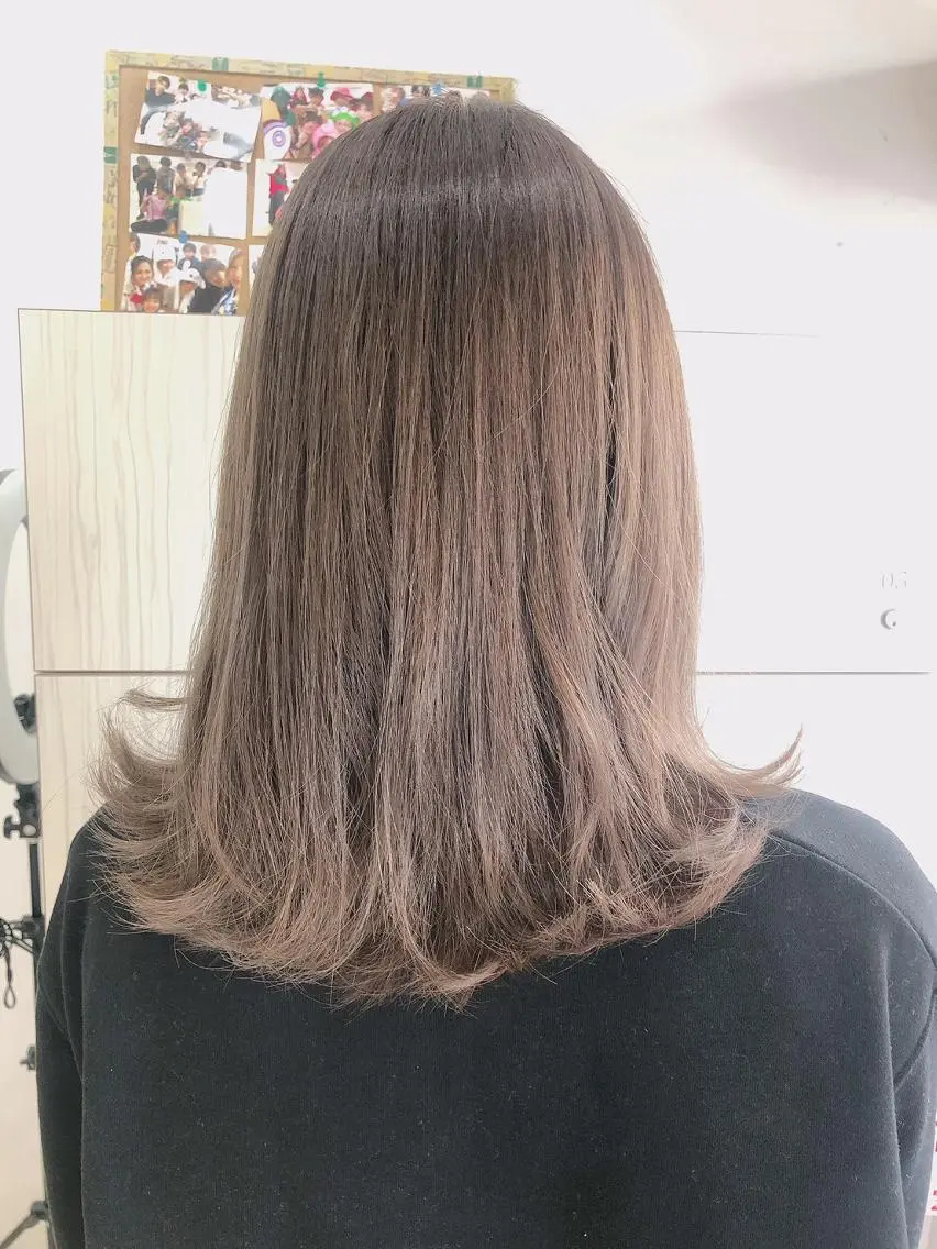 カラー ミディアム バレイヤージュ レイヤーカット カラーサロン ビスカリアのヘアスタイル