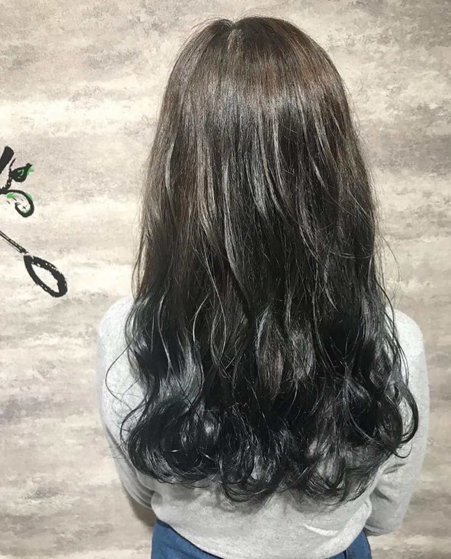 ロング カラー グラデーションカラー ネイビーカラー Blanco Color&Careのヘアスタイル