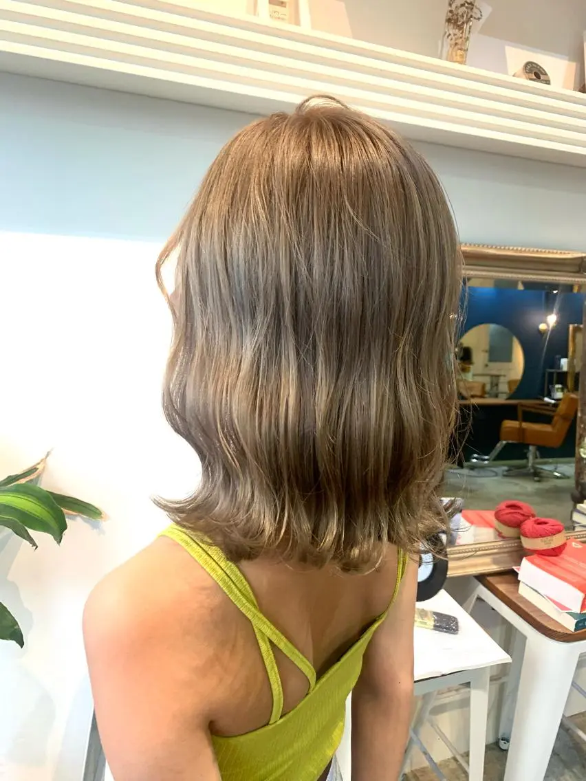 ミディアム カラー ヘアアレンジ ベージュカラー ブロンド ブロンドベージュ ミルクティーベージュ ヘアカラー トリートメント ヘッドスパ ヘアセット 大宮/山口 竣也のヘアスタイル