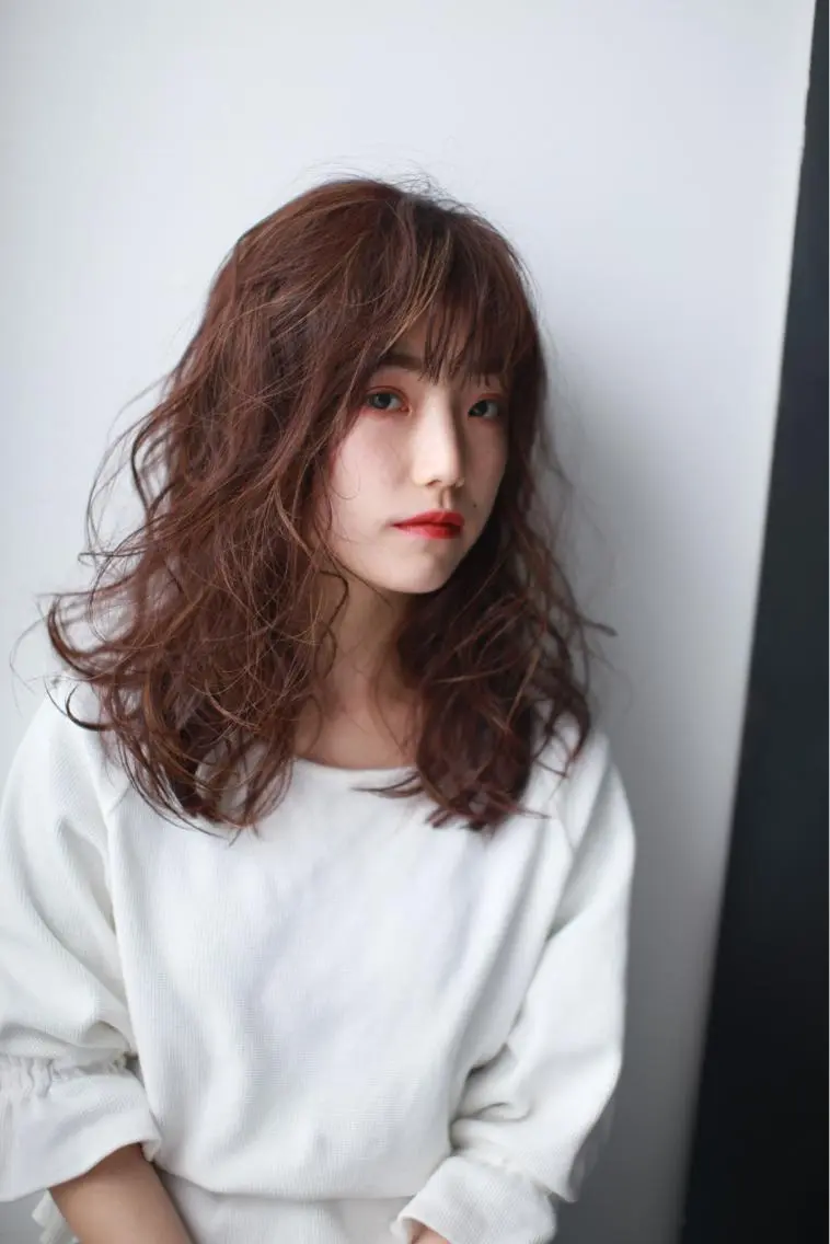 セミロング カラー 透明感カラー ハイライトカラー ハイライト 【白髪ぼかし】 愛甲竜佑のヘアスタイル