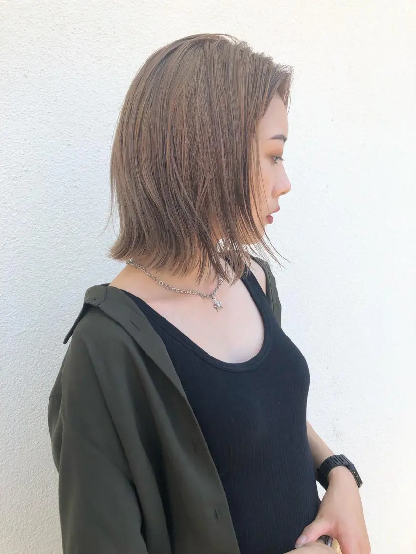 ミディアム カラー ベージュカラー ブリーチ シルバー シルバーベージュ Pia ツボイ ケイタのヘアスタイル